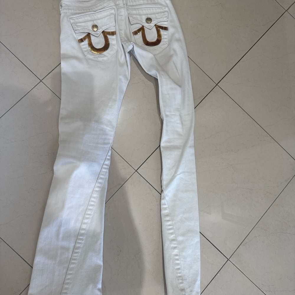True Religion White Skinny Jeans with Metallic Gold Back Pocket Trim